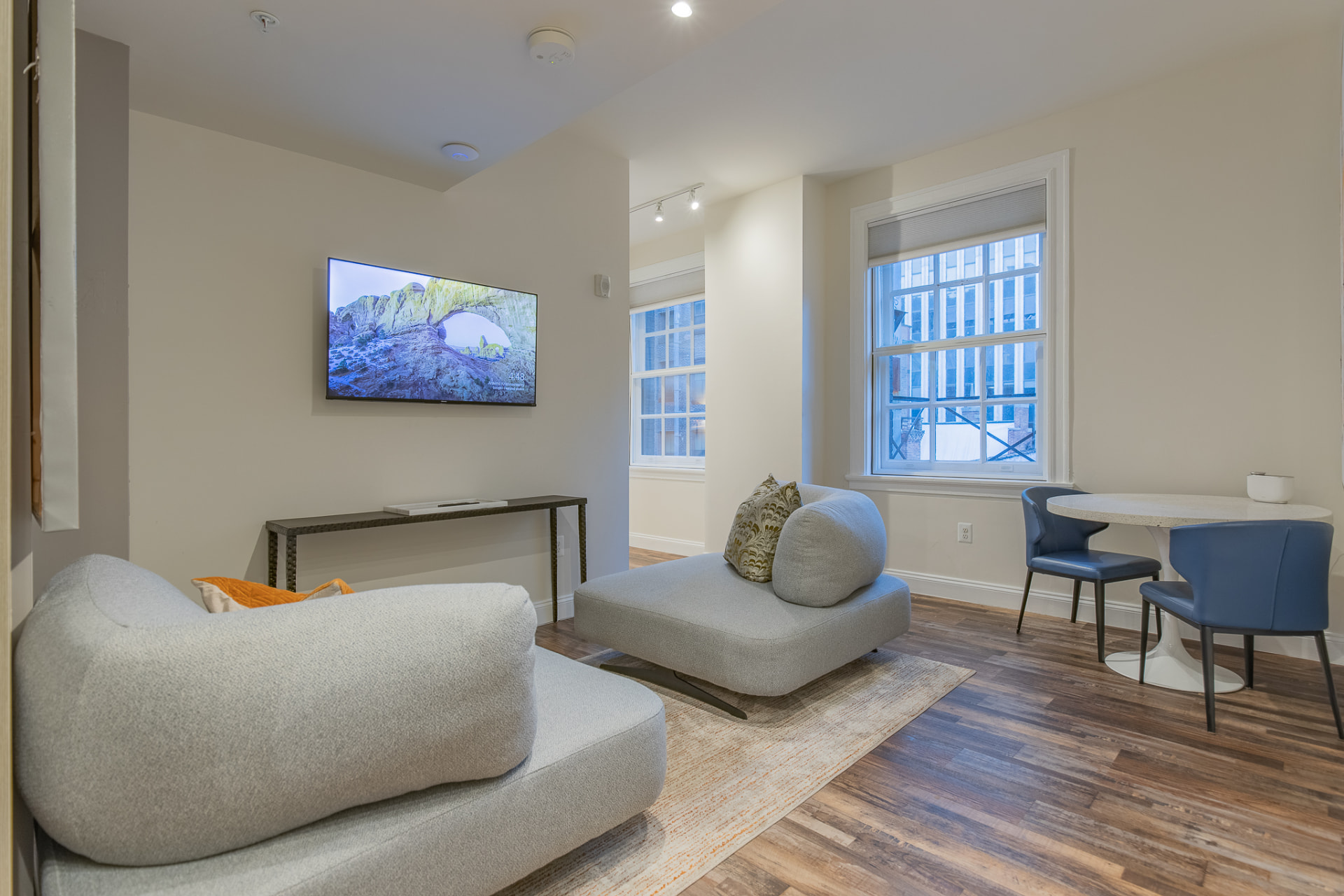 Baltimore Loft Apartments · Unit 604 — photo 3 of 9