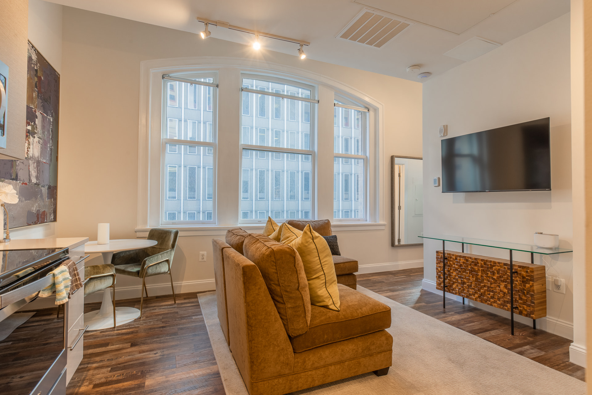 Baltimore Loft Apartments · Unit 501 — photo 3 of 9